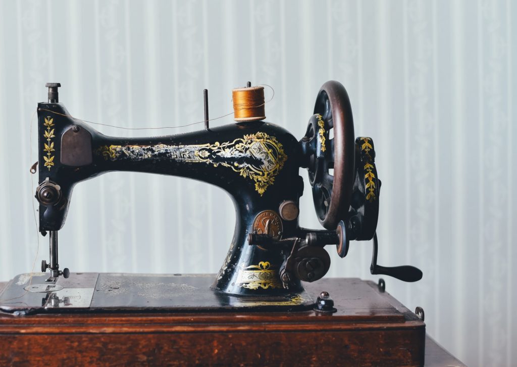 old singer sewing machine pho
