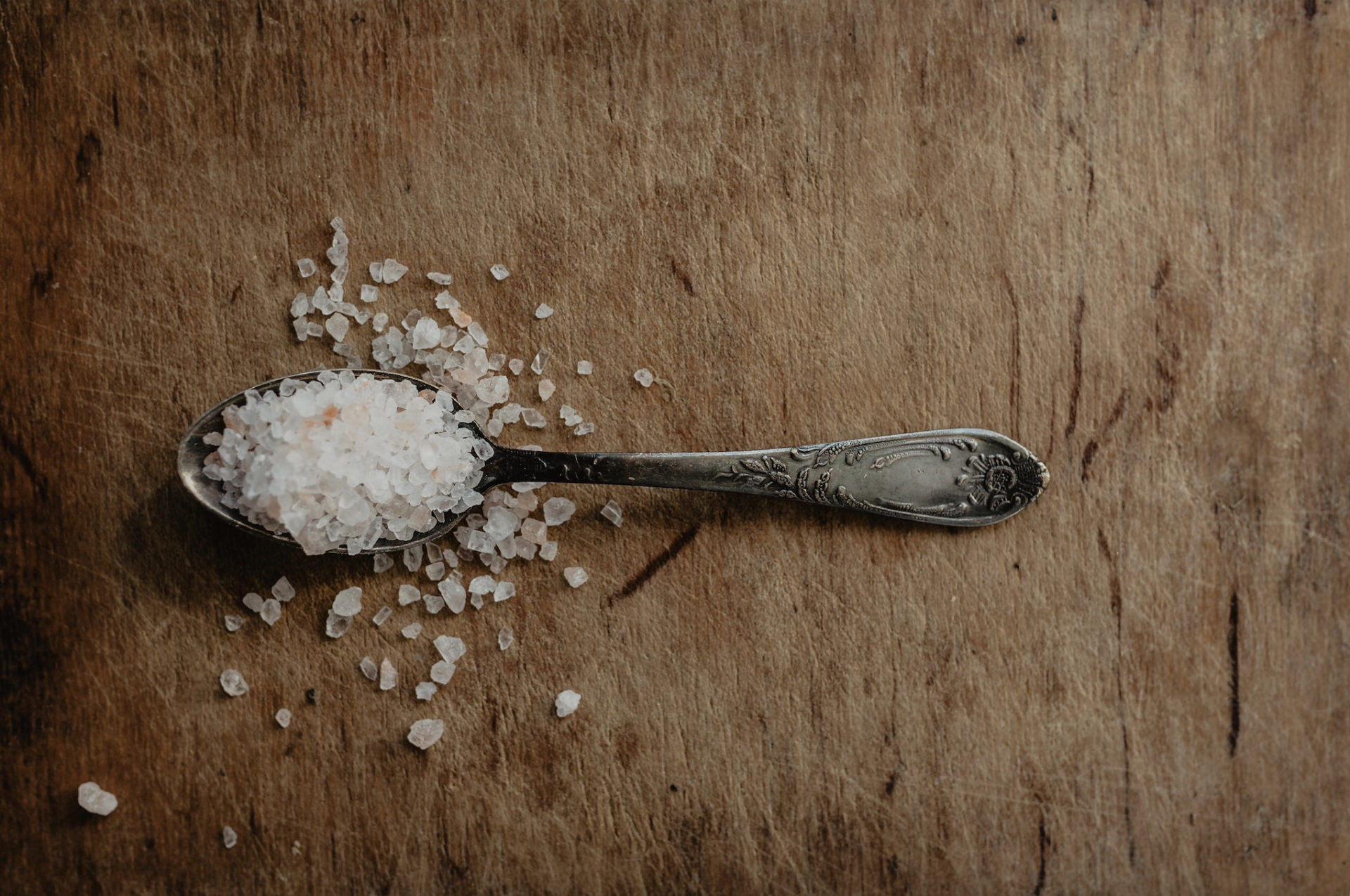 Picture of a spoon full of salt.